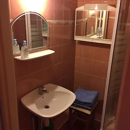 Anna Apartman *